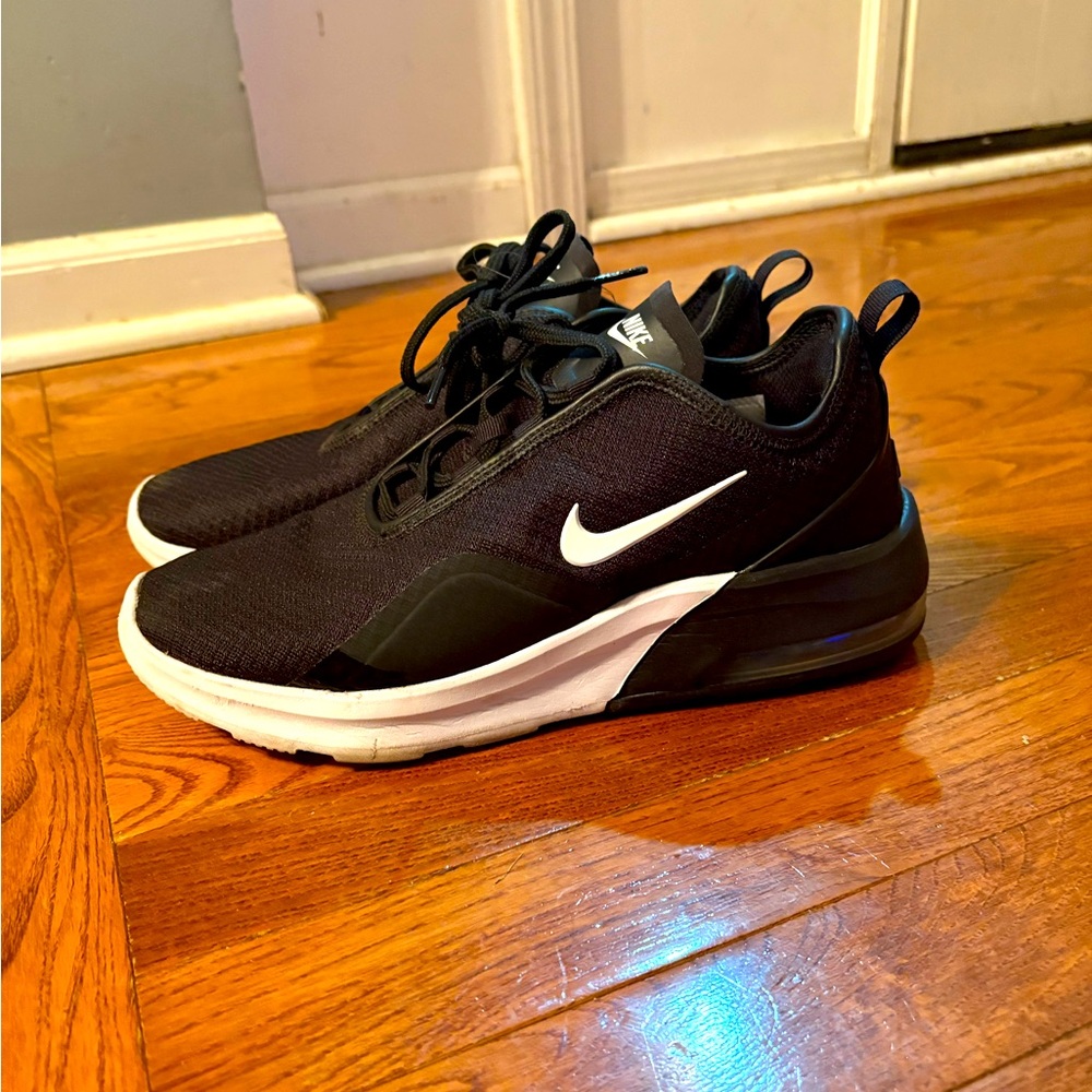 Black/White Nike Air shoes - 6.5